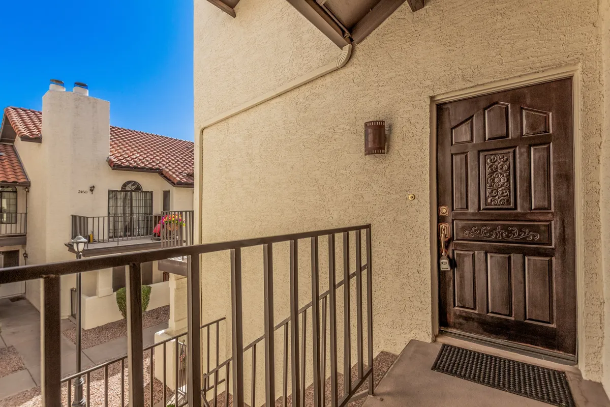 Focusing on the community’s front door and staircase, this exterior shot showcases decorative details and a welcoming entrance. The design emphasizes both security and style, reinforcing the first impression of homecoming and hospitality.